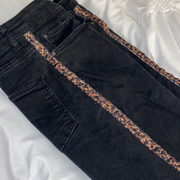Black and leopard jeans - Picture 3 of 3
